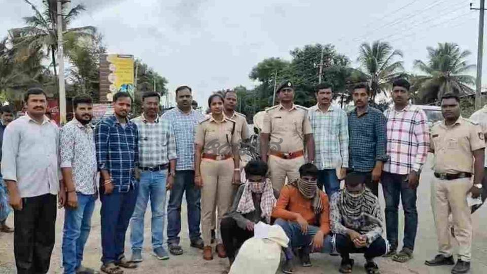 Ganja Smuggling: Three Arrested