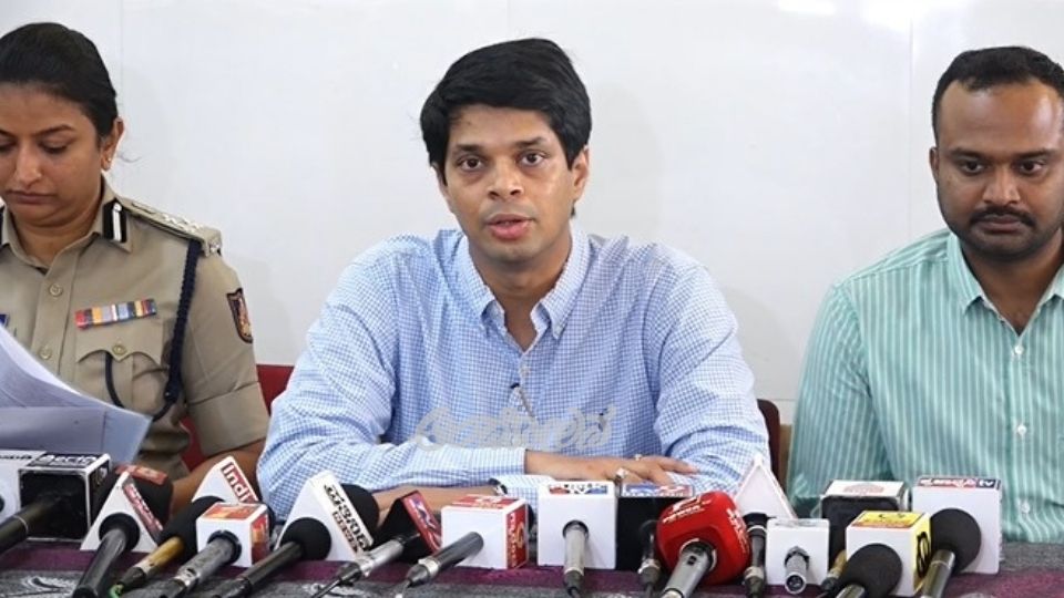 ashada shukravara Complete preparations at Chamundi Hill Lakshmikanta Reddy