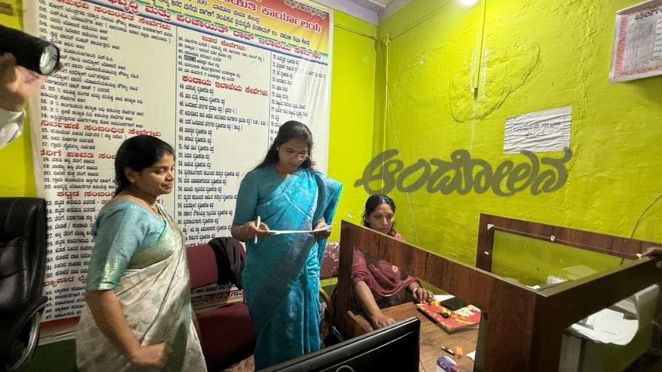 CEO makes surprise visit to GP and TP offices: Warning of disciplinary action against PDOs who fail to distribute e-property documents within 45 days