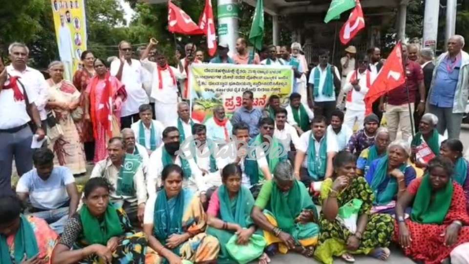 Mysuru | Farmers Protest Condemning Police Atrocity Against Them