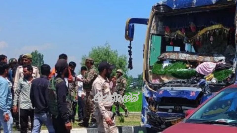 Accident between three buses in Kulgam: Several Amarnath pilgrims injured