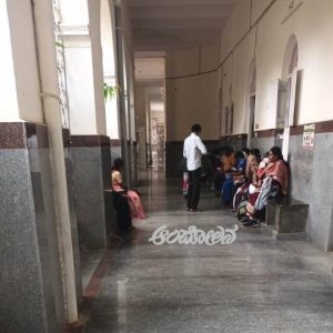 ಕೃಷ್ಣ ರಾಜೇಂದ್ರ ಆಸ್ಪತ್ರೆ ಒಪಿಡಿ ಎಂದಿನಂತೆ ತೆರೆದು ರೋಗಿಗಳನ್ನು ತಪಾಸಣೆ ಮಾಡುತ್ತಿರುವ ದೃಶ್ಯ. 