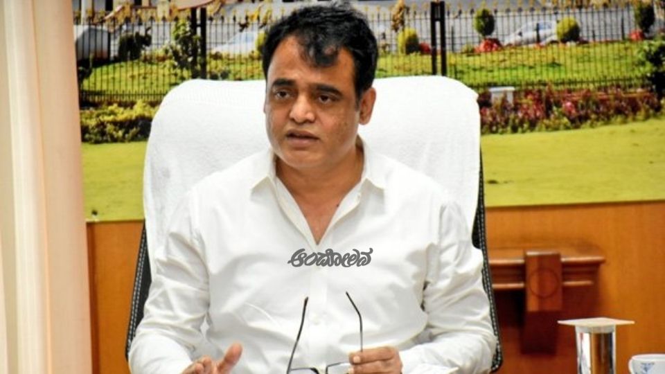 For which purpose is Siddaramaiah holding the Sadhana Samavesha?