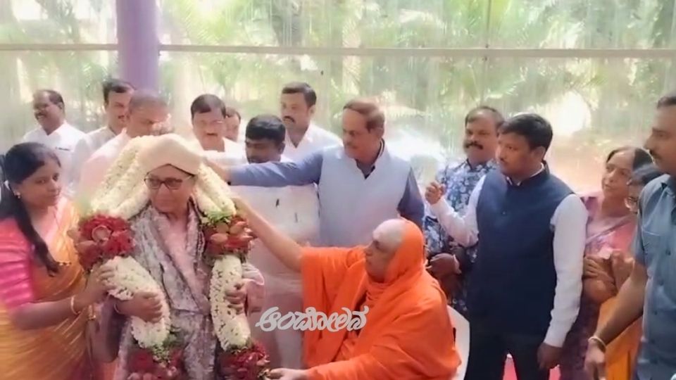 Booker Prize winner Banu Mushtaq visits Suttur branch monastery