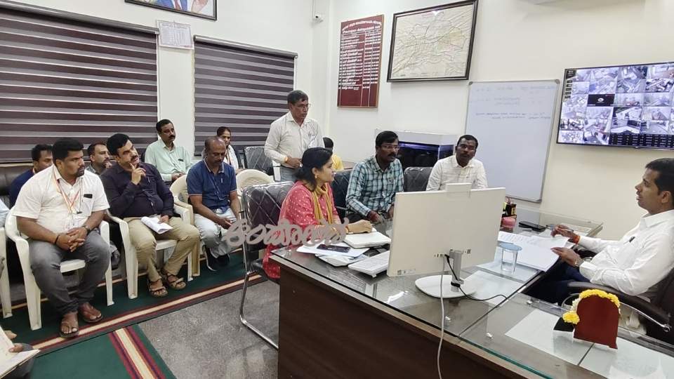 Deputy Commissioner visits Mandya Municipal Council, inspects