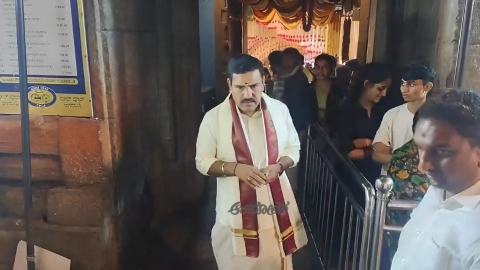 B.Y Vijayendra takes a blessings of chamundeshwari