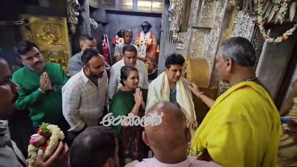 Hat-trick hero Shivaraj Kumar visits Chamundi Hills