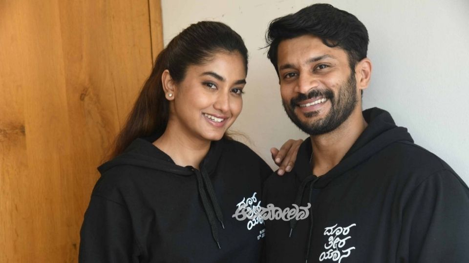 Mansore doora theera yaana film premiere in dharwad