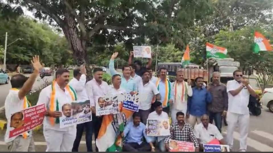 Union Minister H D Kumaraswamy Faces Heat of Protest in Mysuru