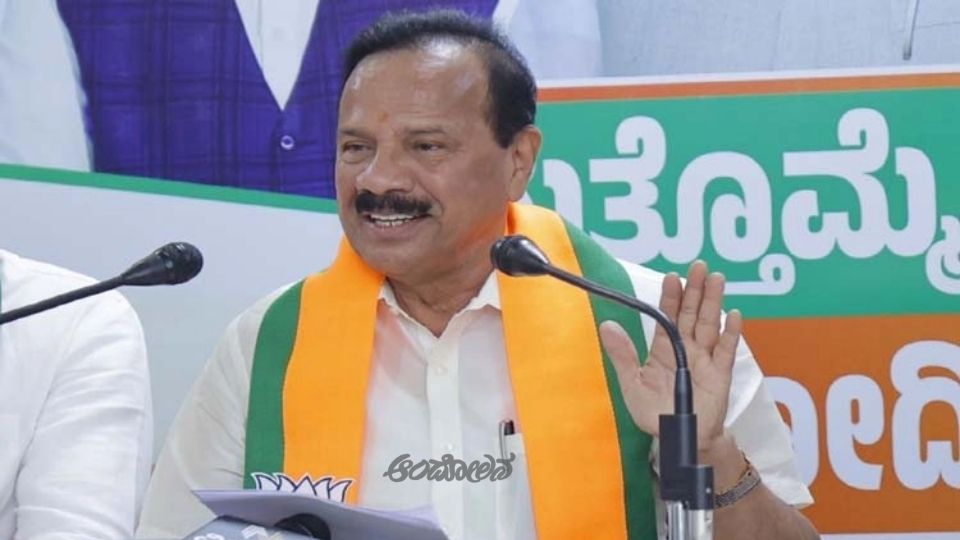 Even Saying ‘I’ll Be CM for 5 Years’ Needs a Vaccine: Former CM D.V. Sadananda Gowda