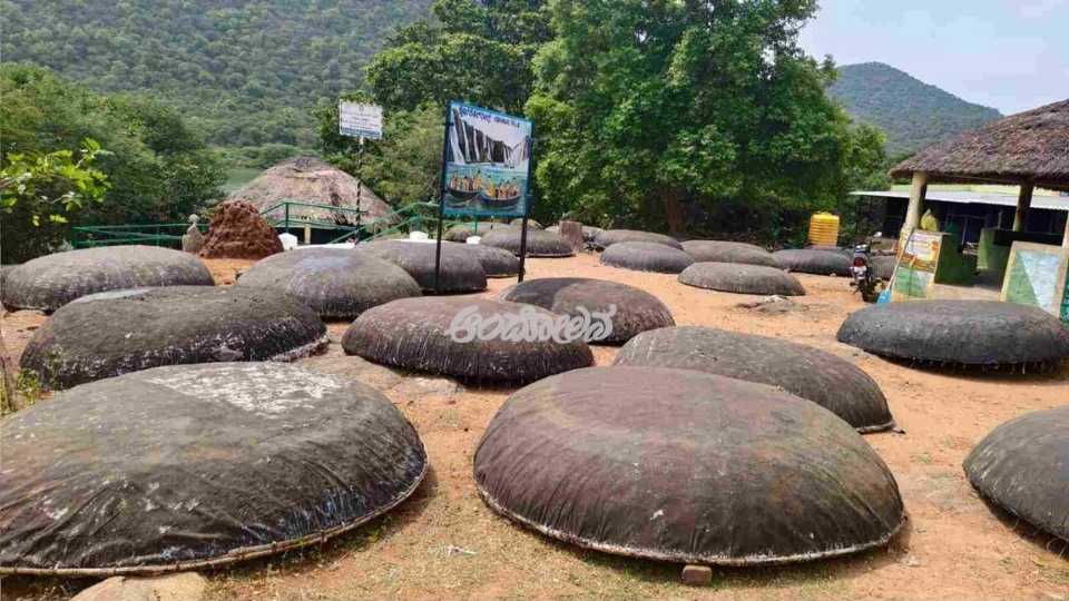 Hogenakkal Falls | Protest demanding permission to operate coracle rides.